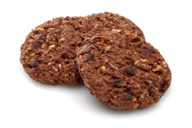 Çikolata ve fındık lı kurabiyeler izole