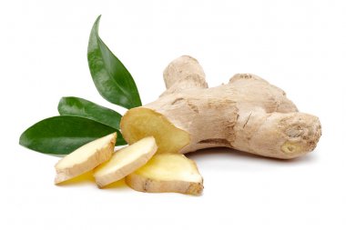 Zencefil kökü ve yaprakları izole ile dilimler