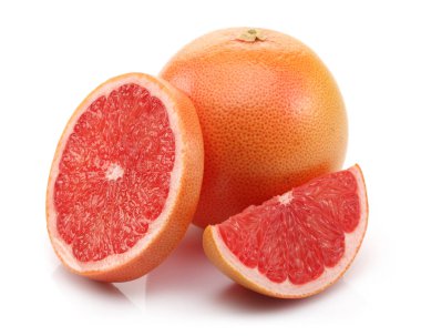 Bütün ve dilim greyfurt beyaz izole