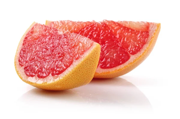 Gesneden grapefruit geïsoleerd op wit — Stockfoto