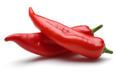 taze kırmızı biber üzerine beyaz izole