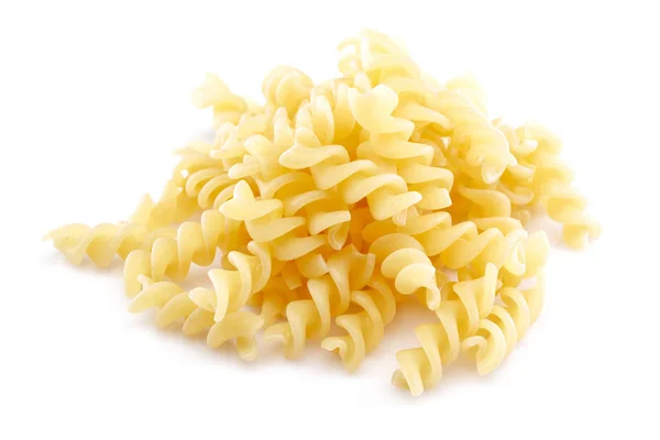 Heap fusilli pasta geïsoleerd op wit — Stockfoto