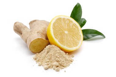 Yaprakları ve izole limon ile taze zencefil kökü