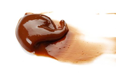 Çikolatalı puding üzerine beyaz izole