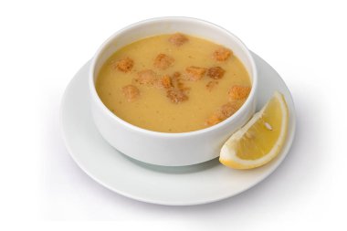 Bir kase ve limon izole kruton ile Mercimek çorbası