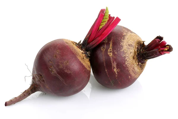 Fresh red beets isolated on white — Stock Photo, Image