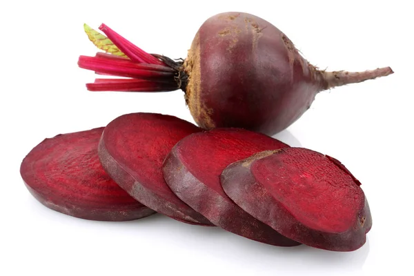 흰색에 고립 된 신선한 빨간 사탕무 — 스톡 사진