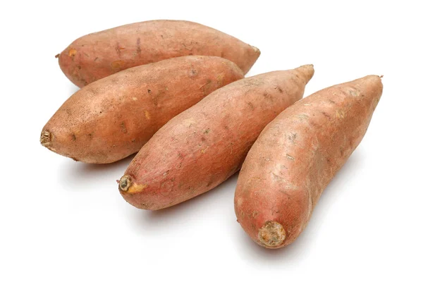 Hög med sötpotatis isolerad på vitt — Stockfoto