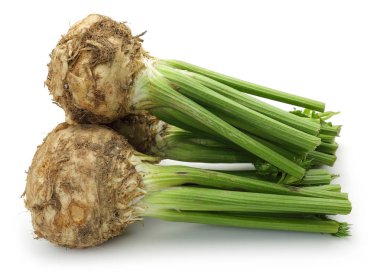 Taze kereviz kök kereviz sapı izole ile