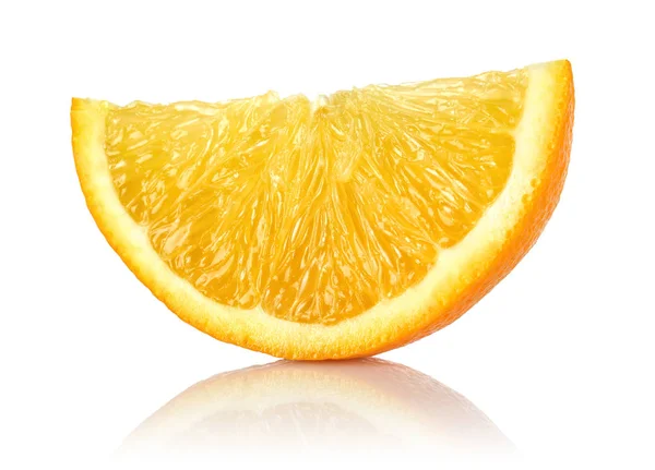 Verse oranje segment geïsoleerd op wit — Stockfoto