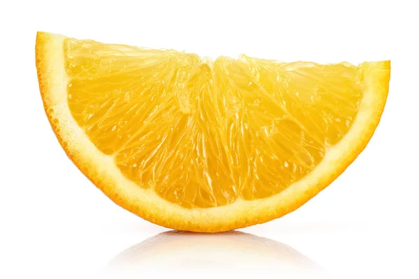 Frische Orangenscheibe isoliert auf weiß — Stockfoto