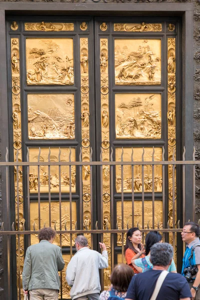 Italien Florenz September Die Menschen Genießen Florenz Baptisterium Tore Des — Stockfoto