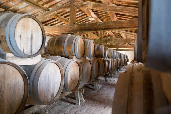 Wijn Vaten Kelder Italië Toscaanse — Stockfoto