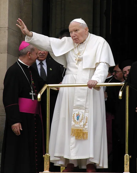 Sofia, Bulgaristan - 24 Mayıs 2002: Papa John Paul II selamlıyor hacılar Sofya, Bulgaristan, 24 Mayıs 2002. Papa John II yaptığı ilk dört günlük resmi ziyaret Balkan ülkesidir.