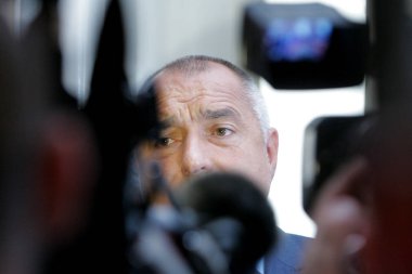 Sofia, Bulgaristan - 2 Temmuz: Ex-Başbakan ve GERB'in lideri Boyko Borisov konuşuyor ön medyada Bulgar Parlamentosu, 2 Temmuz 2014, Sofia, Bulgaristan.
