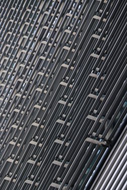 Köşegen Londra'da bir gökdelen windows üzerinde görüntüleyin. Soyut desen