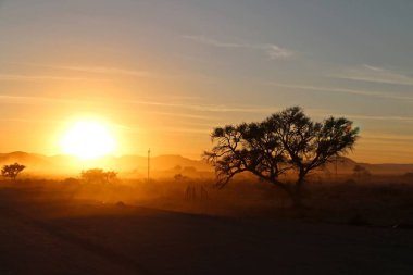 Namibya Gondwana Namib Çölü Lodge yakınındaki güzel Afrika gündoğumu