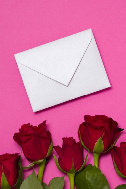 Sevgiliye arka plan, kırmızı gül, mesaj, ücretsiz kopya metin alanı ile sorunsuz pembe arka plan