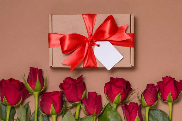 Étiquette Arc Ruban Cadeau Saint Valentin Fond Sans Couture Roses — Photo