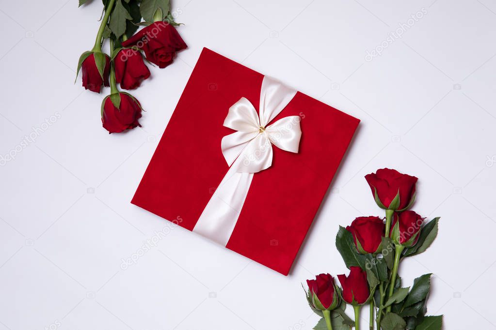 Valentines day background, romantic seamless white background,red rose bouquet,ribbon,gift tag,gift