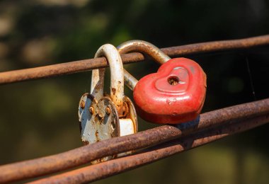 Sonsuz aşk bellek üzerinde kapalı asma kilitler
