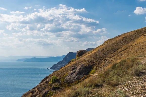 Crimea Yaz Cape Megan Görünümü Üst Kıyı Şeridi Mavi Gökyüzü Telifsiz Stok Imajlar