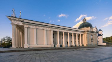 St. Stanislaus Katedral Bazilikası ve Litvanya Vilnius St Ladislaus Kilisesi.