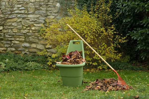 Autumn Garden Works Raking — Stock Photo, Image