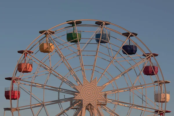 Ruské Kolo Tibidabo Hill Barcelona Při Západu Slunce — Stock fotografie