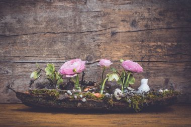 Buttercup çiçekler ile bahar dekorasyon