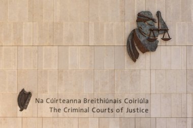 İrlanda, Dublin - 03 Temmuz 2019 - Dublin, İrlanda Adalet Ceza Mahkemeleri'nde Başlık