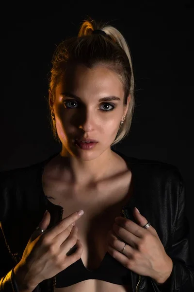Sötét Szőke Orosz Modell Portré — Stock Fotó