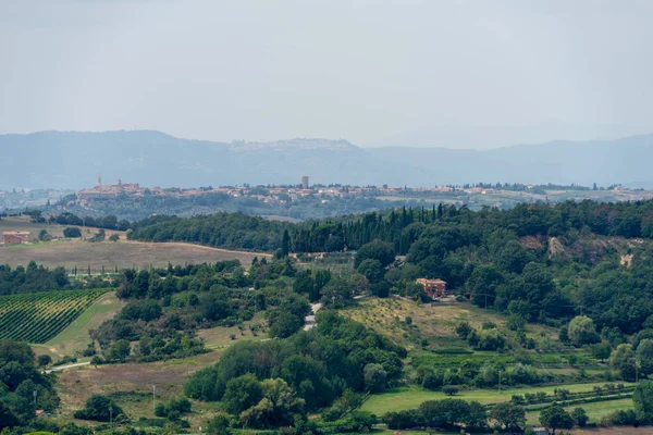 Montalcino Siena Toskana İtalya ortaçağ köyü ülke alanları