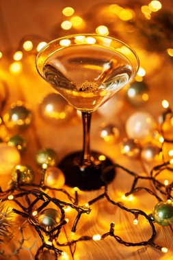 Süslü masada Noel içecekler