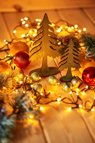 Рождественские Украшения Огнями Деревянной Поверхности — стоковое фото