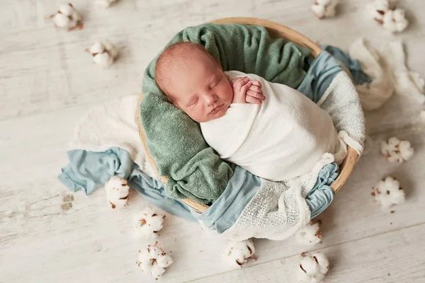 Pasgeboren Baby Lichte Kleding — Stockfoto