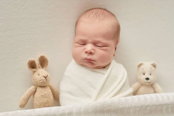 Neonato Uno Sfondo Leggero — Foto Stock