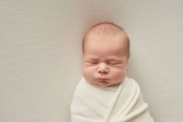 Νεογέννητο Μωρό Ελαφρύ Φόντο — Φωτογραφία Αρχείου