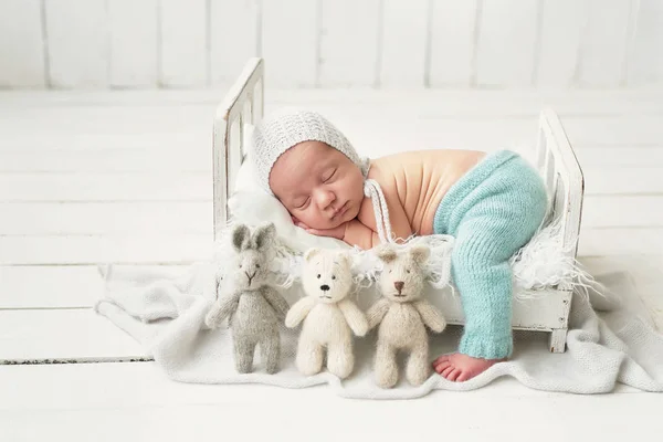 Pasgeboren Jongen Witte Achtergrond — Stockfoto