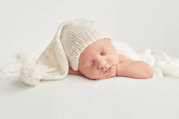 Новорожденный Мальчик Белом Фоне — стоковое фото