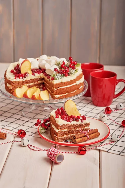 Weihnachtliche Tischdekoration Festlicher Obstkuchen Mit Süßigkeiten Auf Dem Tisch — Stockfoto