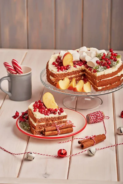 Weihnachtliche Tischdekoration Festlicher Obstkuchen Mit Süßigkeiten Auf Dem Tisch — Stockfoto