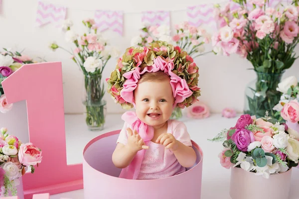 Bebé Niña Primer Cumpleaños Estudio Con Decoración Rosa —  Fotos de Stock