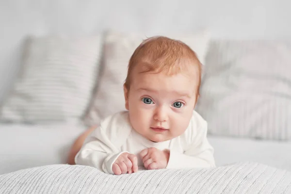 Lindo Bebé Meses Sobre Fondo Claro — Foto de Stock