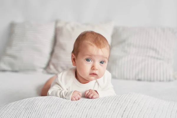 Lindo Bebé Meses Sobre Fondo Claro — Foto de Stock
