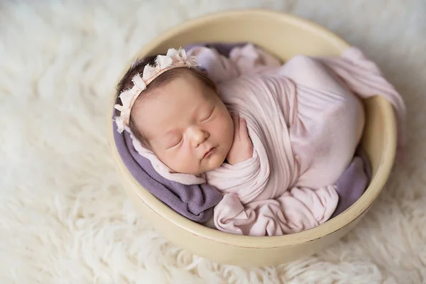 Fotoshoot Voor Een Pasgeboren Meisje — Stockfoto