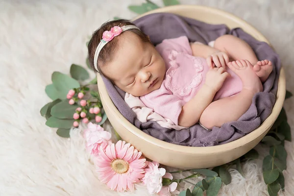Fotoshoot Voor Een Pasgeboren Meisje — Stockfoto