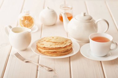 Pancake hafta: masada bal ve çay ile krep