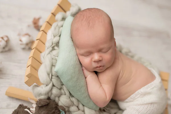 Neonato Che Dorme Casa — Foto Stock