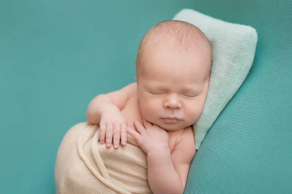 Pasgeboren Jongen Thuis Slapen — Stockfoto